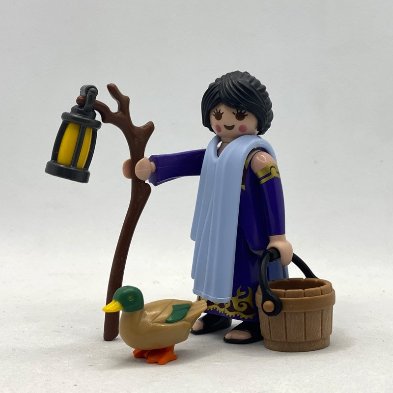 Playmobil Aldeana con Pato y Cubo