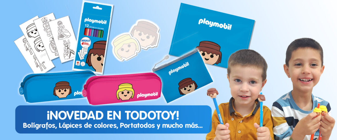 El merchandising coleccionable de Playmobil se ha convertido en una tendencia cada vez más popular entre los aficionados a la marca. Ya no solo triunfan las figuras clásicas o los sets temáticos, sino también los productos relacionados con el universo Playmobil. Uno de los aspectos más valorados por los coleccionistas es encontrar productos diferentes que no suelen estar disponibles en tiendas convencionales. Por eso, en todotoy.es seguimos apostando por incorporar merchandising oficial Playmobil, artículos promocionales y productos coleccionables pensados para quienes disfrutan ampliando su colección con piezas originales. Algunos de estos productos llegan con unidades limitadas y pueden convertirse rápidamente en artículos muy buscados dentro del coleccionismo Playmobil por lo que te recomendamos no pierdas de vista tus productos favoritos, ya que quizás no debas esperar a la próxima Vuelta al Cole si quieres hacerte con ellos… 🛒 Descubre toda la colección de merchandising oficial de DOHE - Playmobil 2026 aquí: todotoy.es merchandising Playmobil