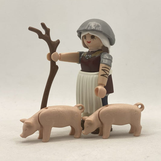 Playmobil Aldeana Anciana y Cerditos