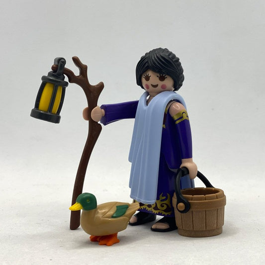 Playmobil Aldeana con Pato y Cubo