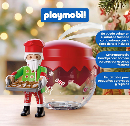 Figura de Papá Noel pastelero del Playmobil 72219 con gorro de cocinero rojo, chaqueta verde de galletas y bandeja de galletas de jengibre junto a la bola