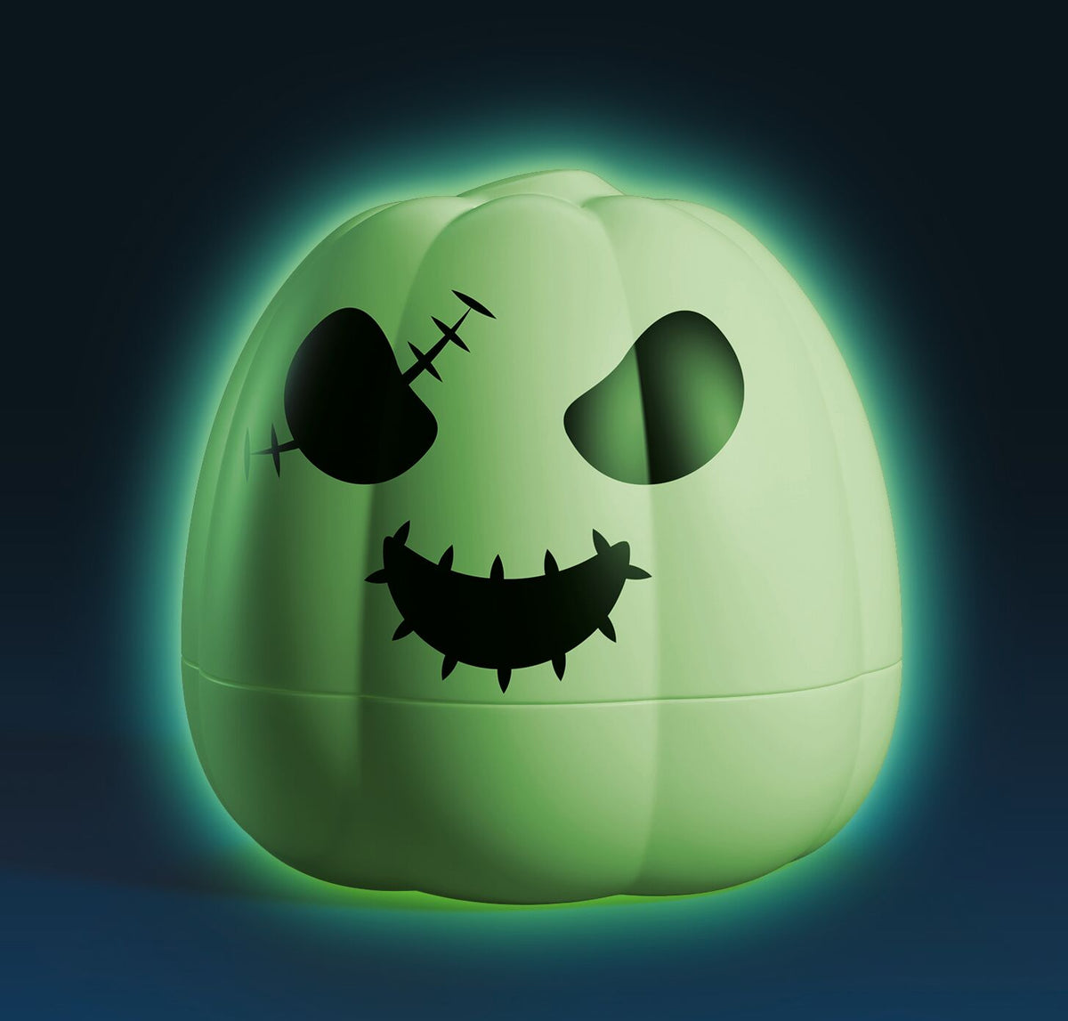 La calabaza del Playmobil 72358 brillando en verde en la oscuridad, efecto fosforescente