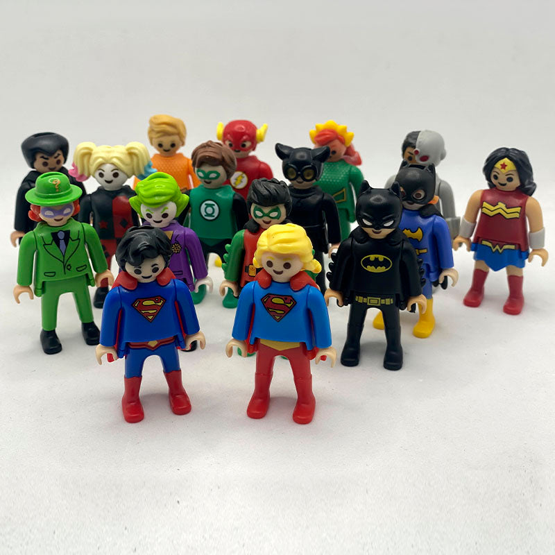 Colección completa Playmobil DC Comics de Kinder Sorpresa FCO1016: las 16 figuras — Superman, Supergirl, Batman, Batgirl, Robin, Wonder Woman, Flash, Linterna Verde, Cyborg, Aquaman, Mera, Joker, Harley Quinn, Catwoman, Enigma y Black Adam