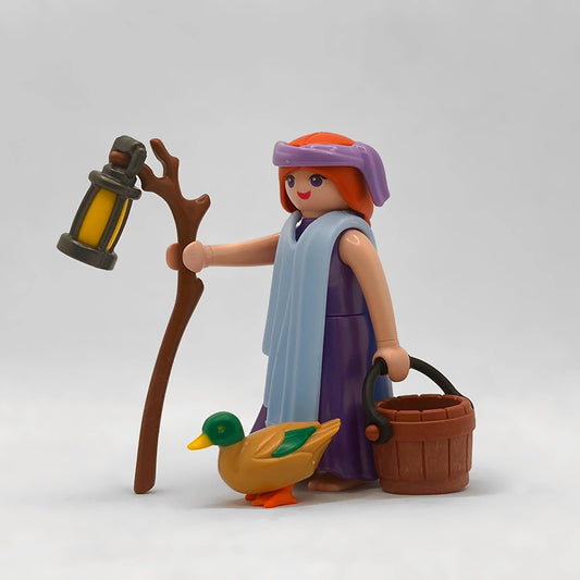 Playmobil Aldeana con Farol, Pato y Cubo FCO682