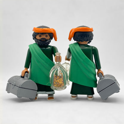 Playmobil Recaudador del Rey Herodes FCO957 visto por delante y por detrás con gorro negro y banda naranja