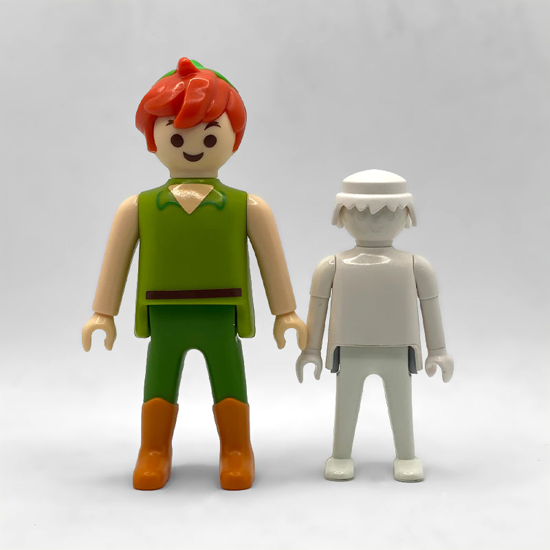 Comparativa de tamaño del Playmobil Peter Pan Maxi FCO966 junto a una figura Playmobil estándar