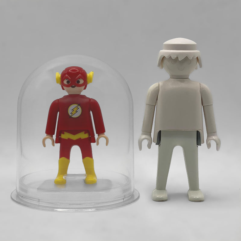 Playmobil Flash FCO980 - comparativa de tamano de la urna junto a una figura Playmobil estandar