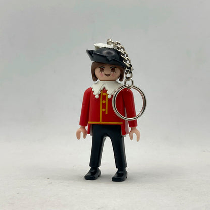 Llavero Playmobil Música Stadtjugendkapelle Zirndorf con casaca roja dorada, tricornio negro y rostro femenino
