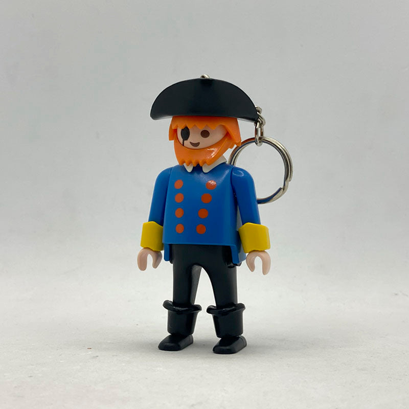 Llavero Playmobil Pirata Azul 7626 con bicornio negro, barba pelirroja, parche en el ojo y casaca azul