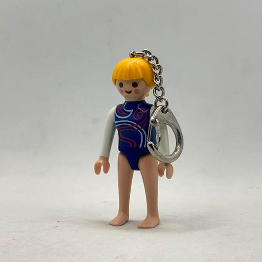 Llavero Playmobil Gimnasta con maillot azul de espirales, pelo rubio con coleta y mosquetón metálico