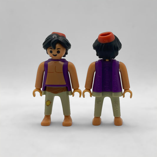 Playmobil Aladín Kinder FCO986 de frente y de espalda, con el marcaje moldeado ©Disney · playmobil · ©geobra y el código de molde VS406