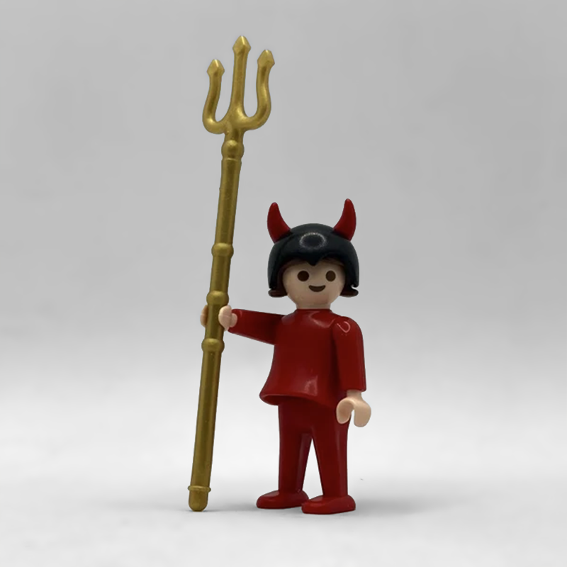 Figura Playmobil de demonia FCO1015: cuerpo rojo, gorro negro con cuernos rojos, melena marrón, piel tono 0 y tridente dorado