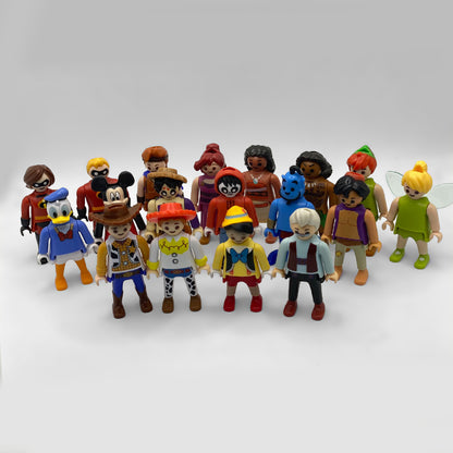 Colección completa Playmobil Disney de Kinder Sorpresa FCO985: las 18 figuras — Mickey, Donald, Woody, Jessie, Peter Pan, Campanilla, Pinocho, Geppetto, Aladdín, el Genio, Vaiana, Maui, Miguel, Héctor, Hércules, Megara, Mr. Increíble y Elastigirl