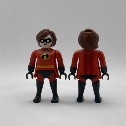 Elastigirl Playmobil FCO995 de frente y de espalda con el marcaje ©Disney/Pixar, playmobil y ©geobra moldeado en el traje
