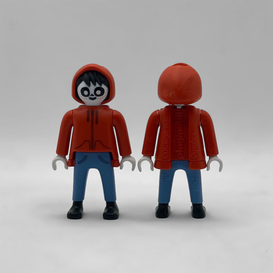 Playmobil Miguel Rivera Kinder FCO989 de frente y de espalda, con el marcaje moldeado ©Disney/Pixar · playmobil · ©geobra y el código de molde VS423